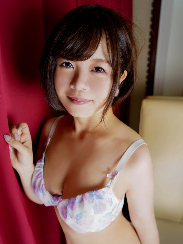 激安ヌキ道楽・祇園店 えりか 25歳 T：152cm　B：86(G)　W：56　H：84